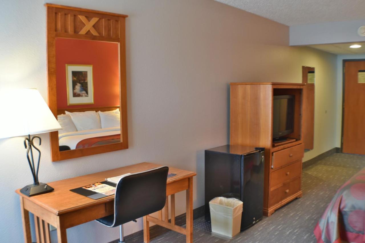 Ramada By Wyndham Sioux Falls Airport - Waterpark Resort & Event Center Екстериор снимка