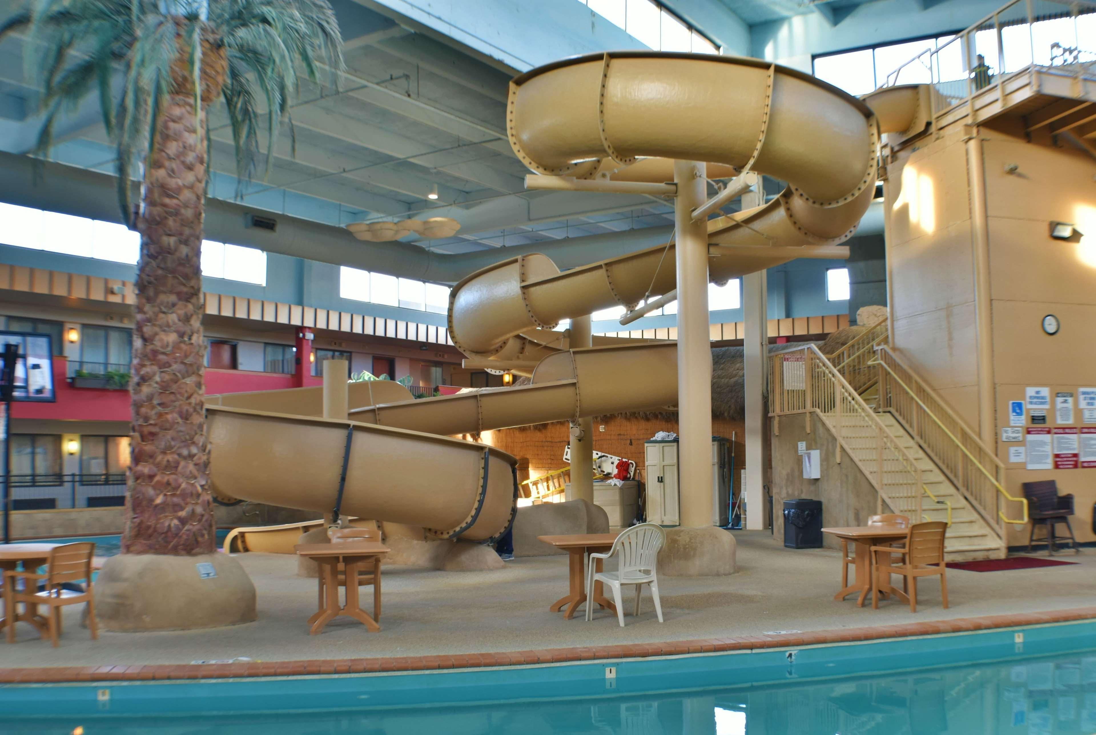 Ramada By Wyndham Sioux Falls Airport - Waterpark Resort & Event Center Екстериор снимка