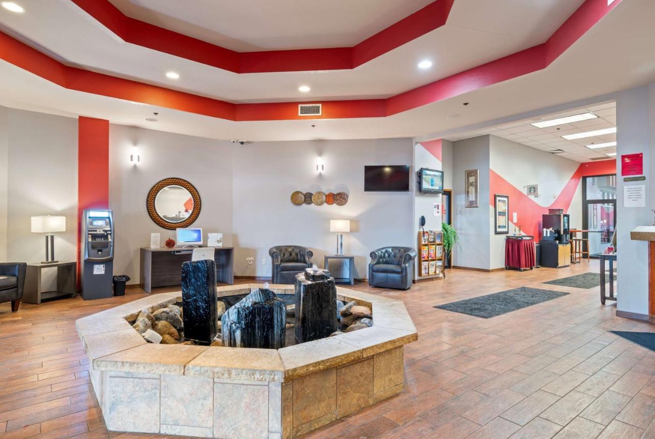 Ramada By Wyndham Sioux Falls Airport - Waterpark Resort & Event Center Екстериор снимка