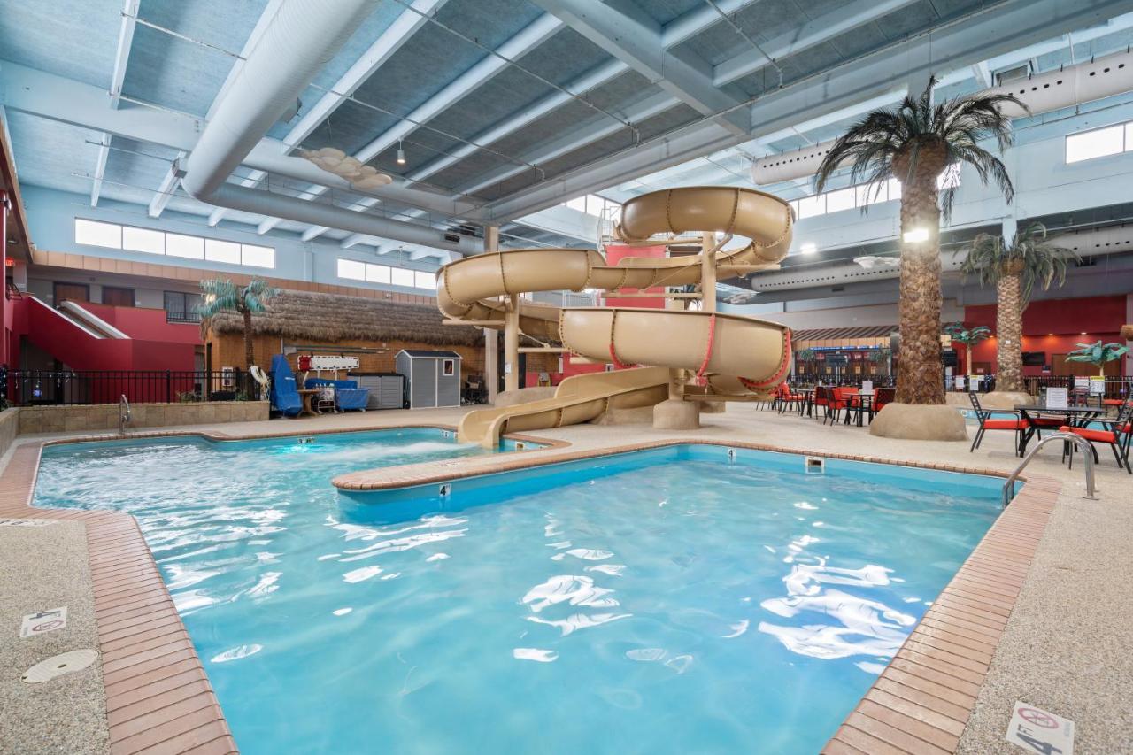 Ramada By Wyndham Sioux Falls Airport - Waterpark Resort & Event Center Екстериор снимка