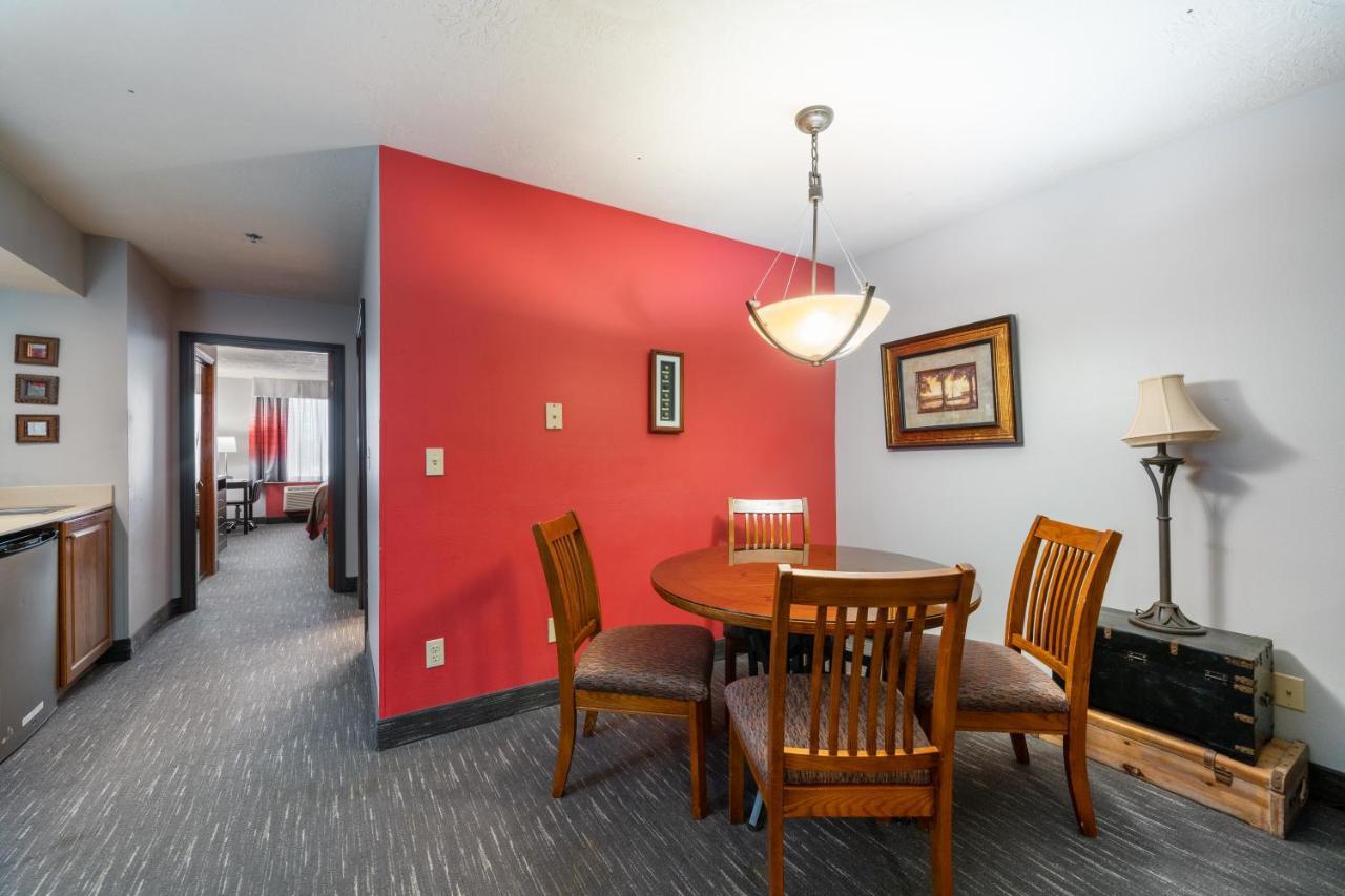 Ramada By Wyndham Sioux Falls Airport - Waterpark Resort & Event Center Екстериор снимка