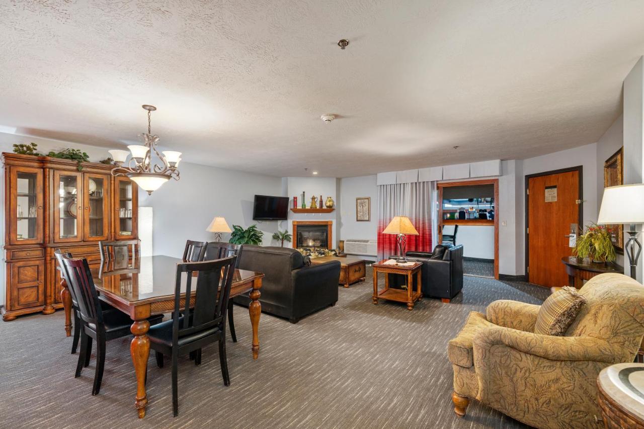 Ramada By Wyndham Sioux Falls Airport - Waterpark Resort & Event Center Екстериор снимка
