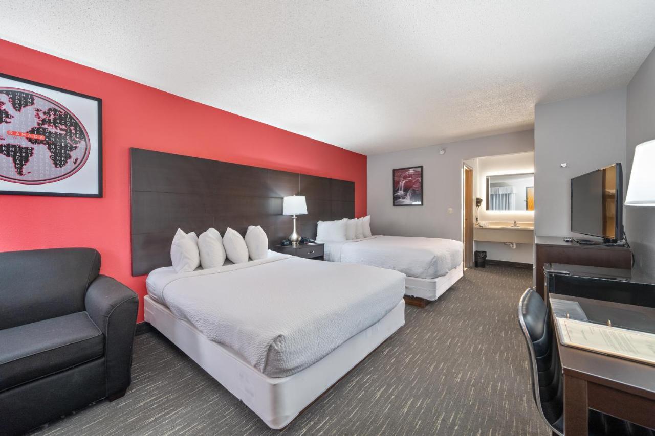 Ramada By Wyndham Sioux Falls Airport - Waterpark Resort & Event Center Екстериор снимка