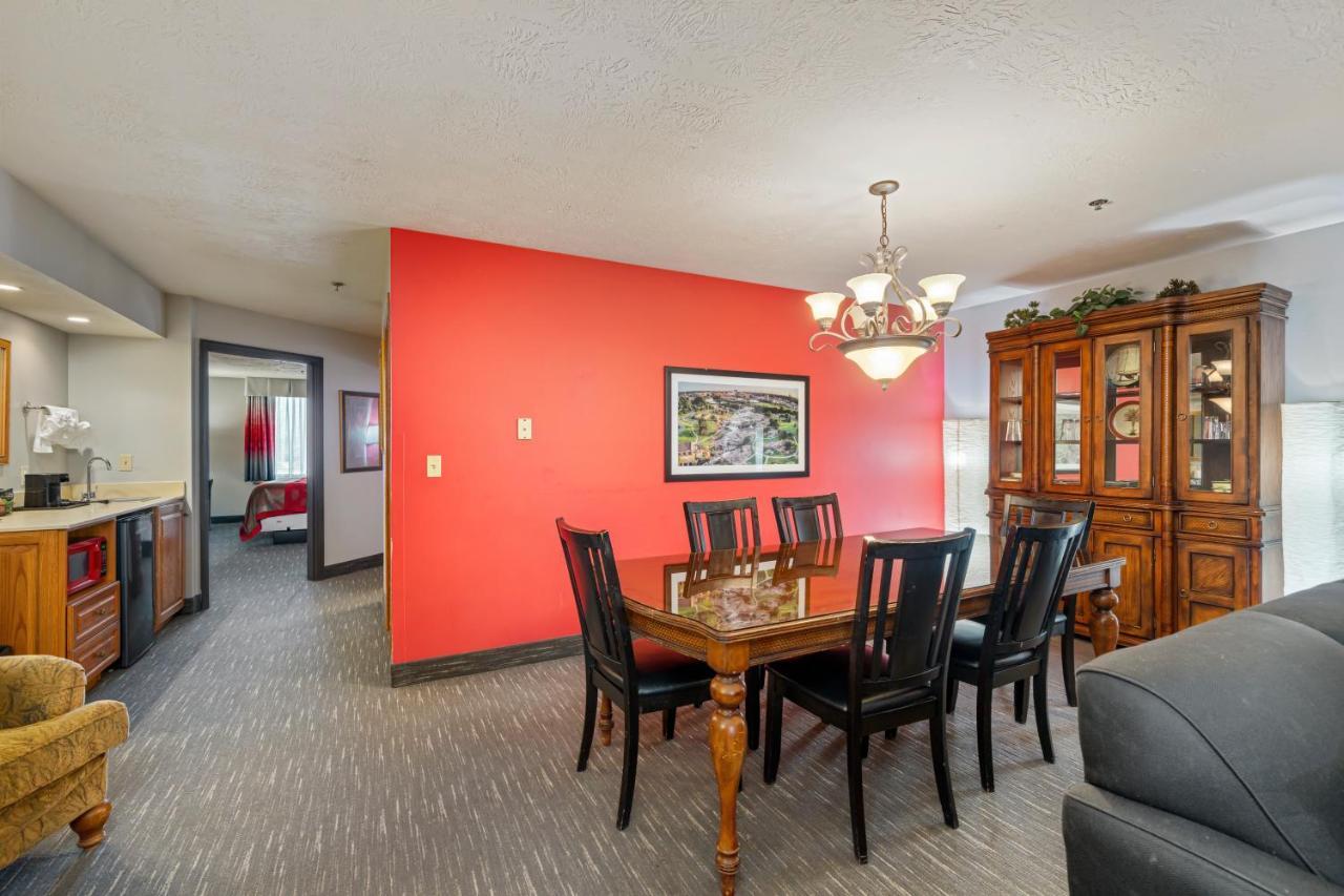 Ramada By Wyndham Sioux Falls Airport - Waterpark Resort & Event Center Екстериор снимка