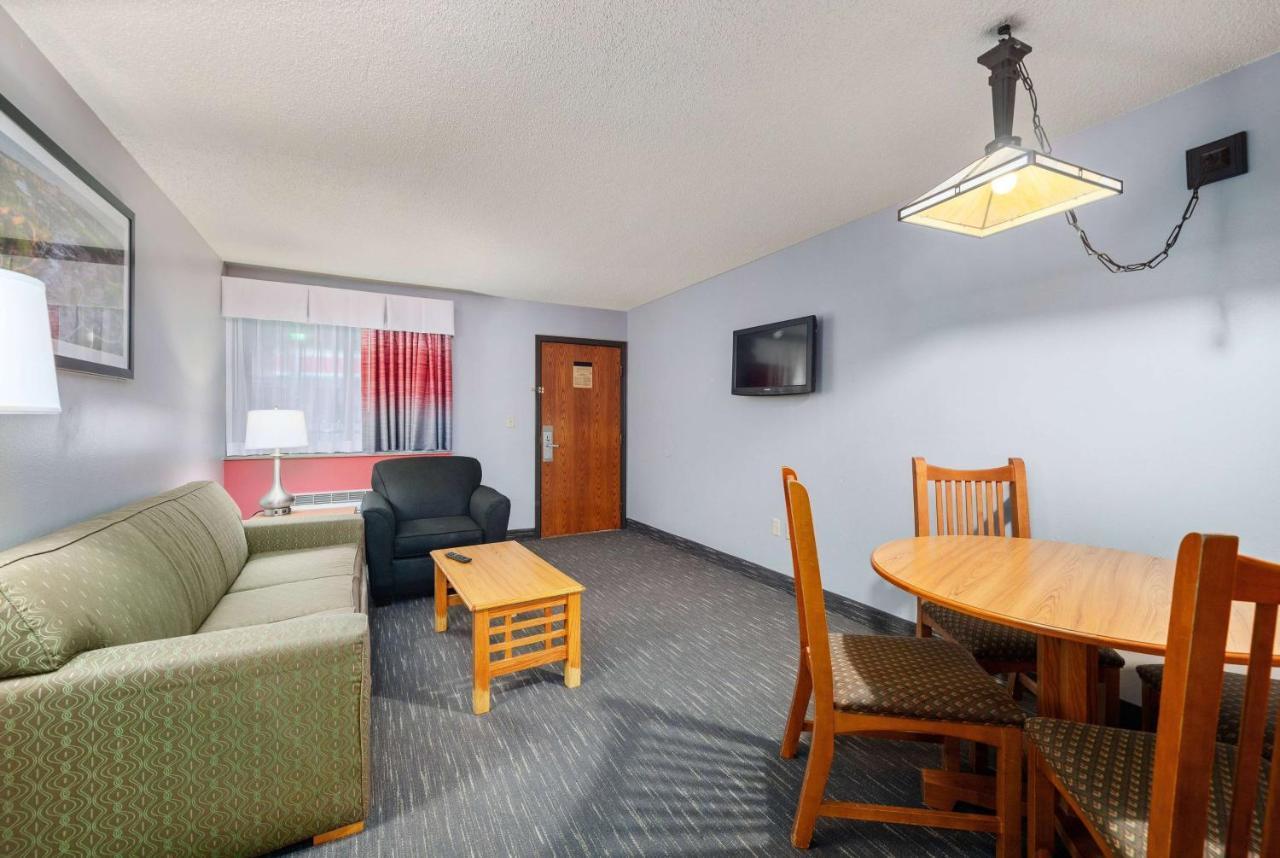 Ramada By Wyndham Sioux Falls Airport - Waterpark Resort & Event Center Екстериор снимка