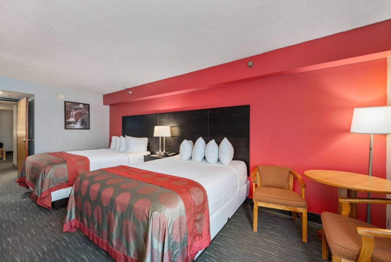 Ramada By Wyndham Sioux Falls Airport - Waterpark Resort & Event Center Екстериор снимка