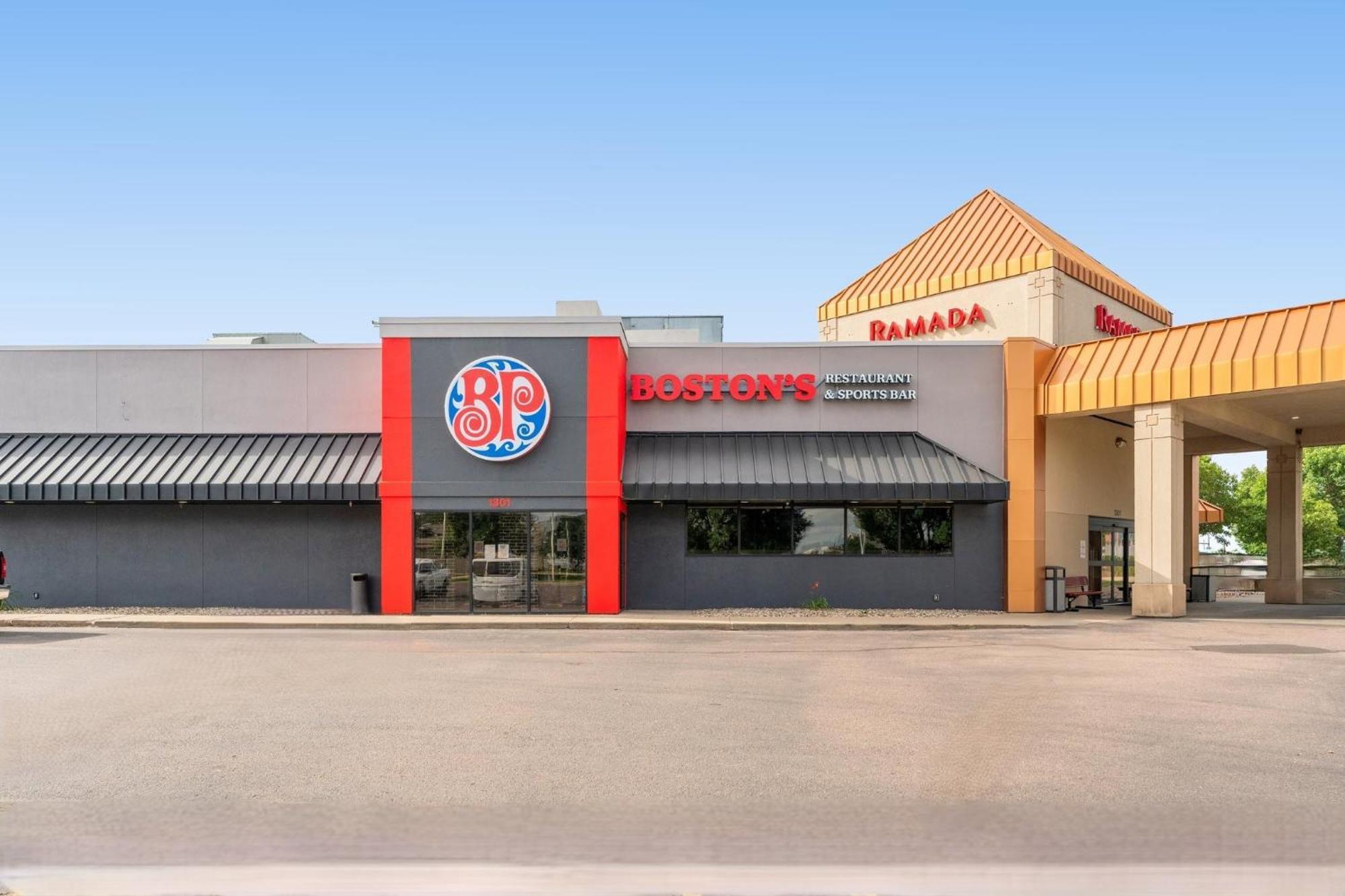 Ramada By Wyndham Sioux Falls Airport - Waterpark Resort & Event Center Екстериор снимка