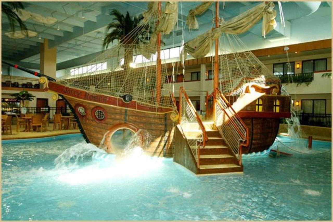 Ramada By Wyndham Sioux Falls Airport - Waterpark Resort & Event Center Екстериор снимка
