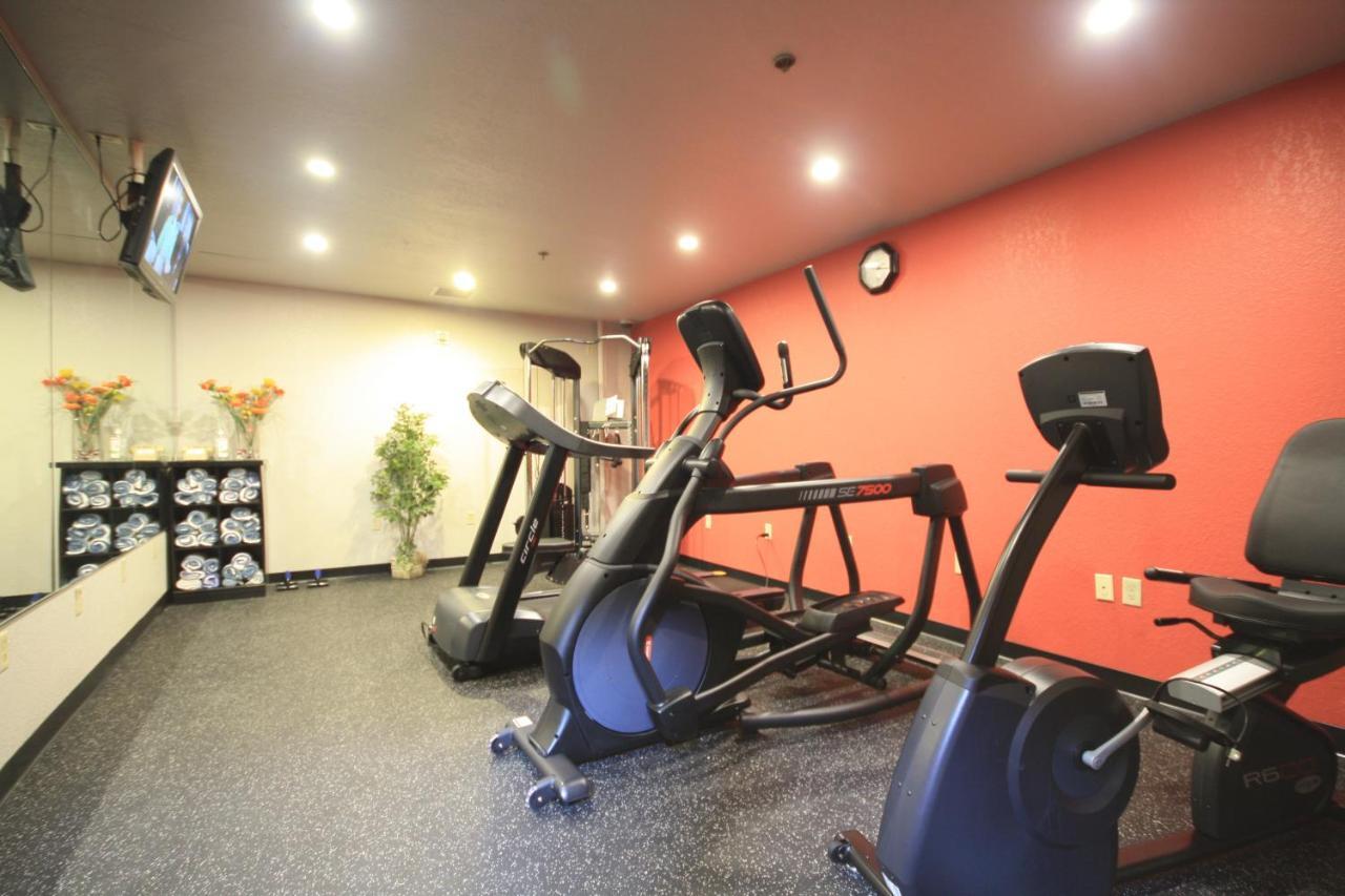 Ramada By Wyndham Sioux Falls Airport - Waterpark Resort & Event Center Екстериор снимка