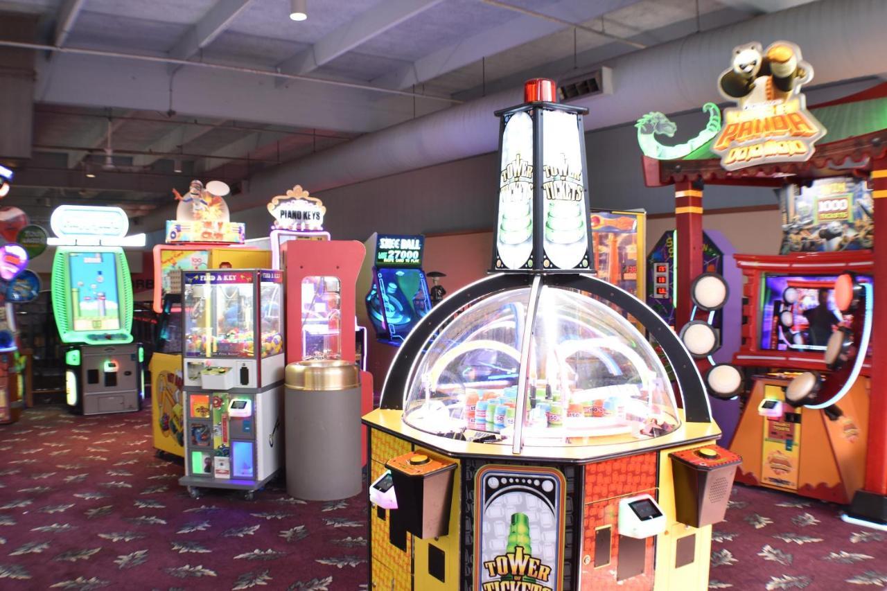 Ramada By Wyndham Sioux Falls Airport - Waterpark Resort & Event Center Екстериор снимка