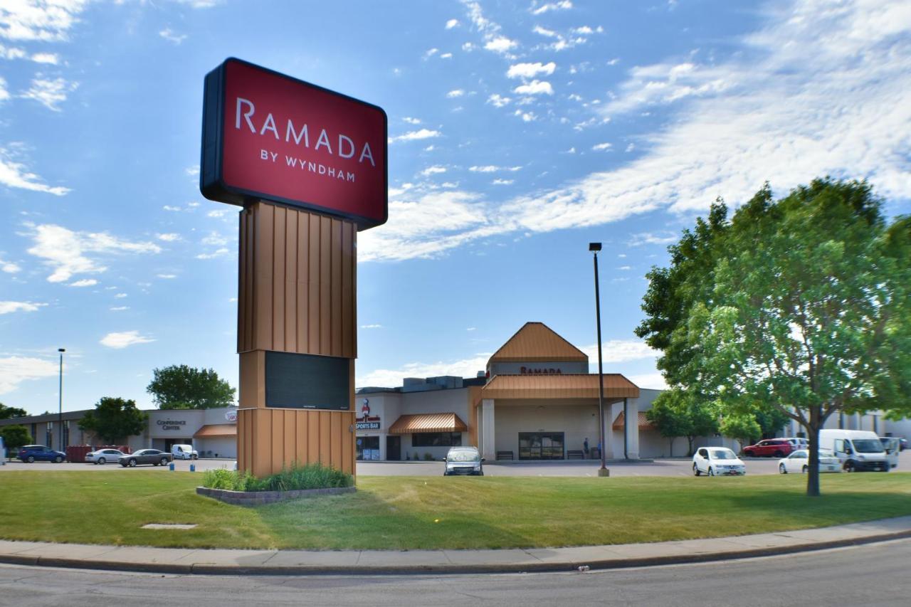 Ramada By Wyndham Sioux Falls Airport - Waterpark Resort & Event Center Екстериор снимка